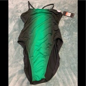 NWT! Nike Mujer Swim Suit